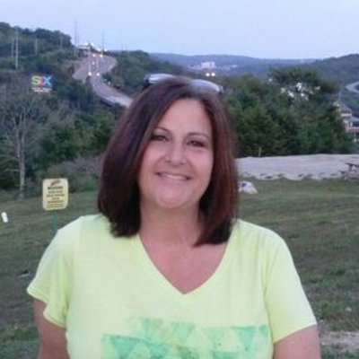 Profile Picture of Renee Starkey (@mamastarkeyyyy) on Twitter