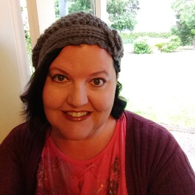 Profile Picture of Laurie (@LaurieleeWrites) on Twitter