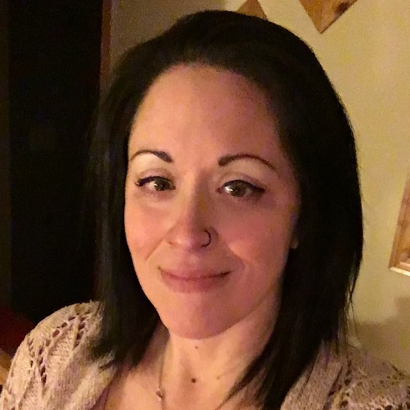Profile Picture of Christine Riggs (@riggsy14) on Poshmark