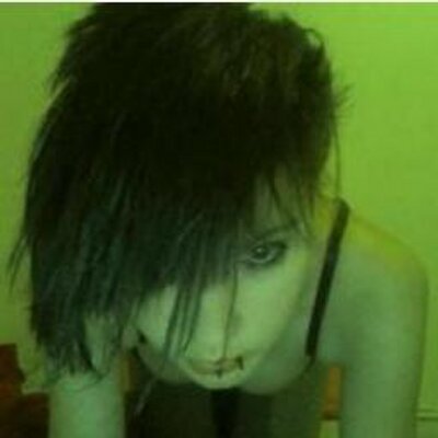 Profile Picture of Louise Dolderer (@scarletred97) on Twitter