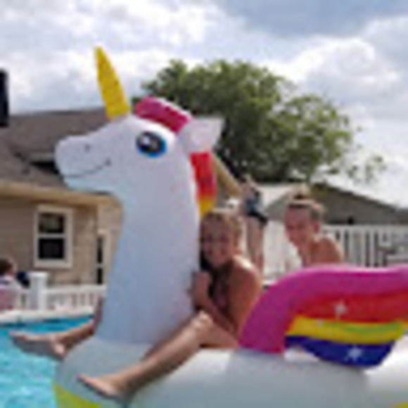 Profile Picture of Hanna Conway (@240hanna) on Poshmark