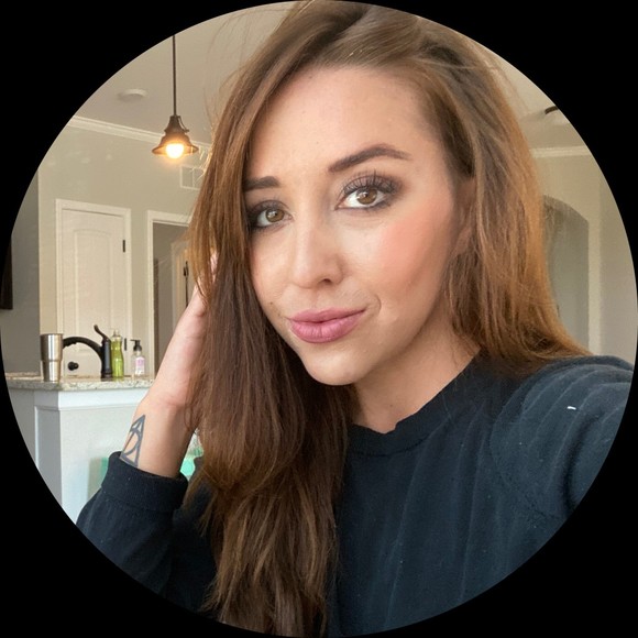 Profile Picture of Sarah Lavery (@sarahpo) on Poshmark