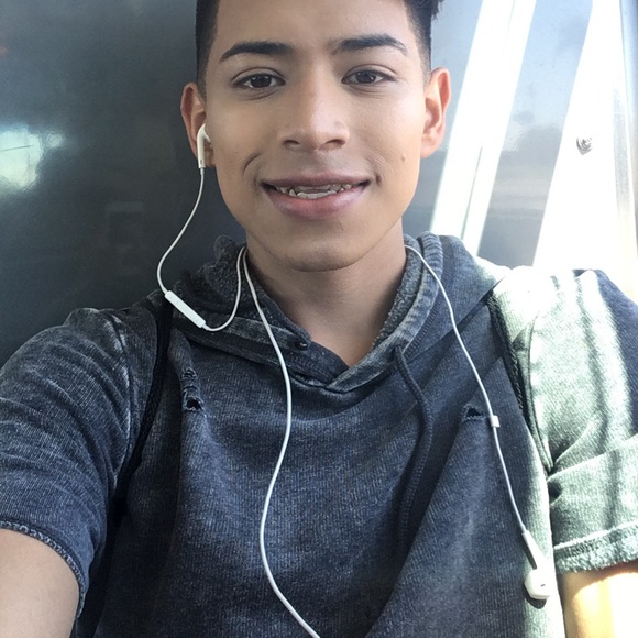 Profile Picture of Abel Calderon (@abelcj98) on Poshmark