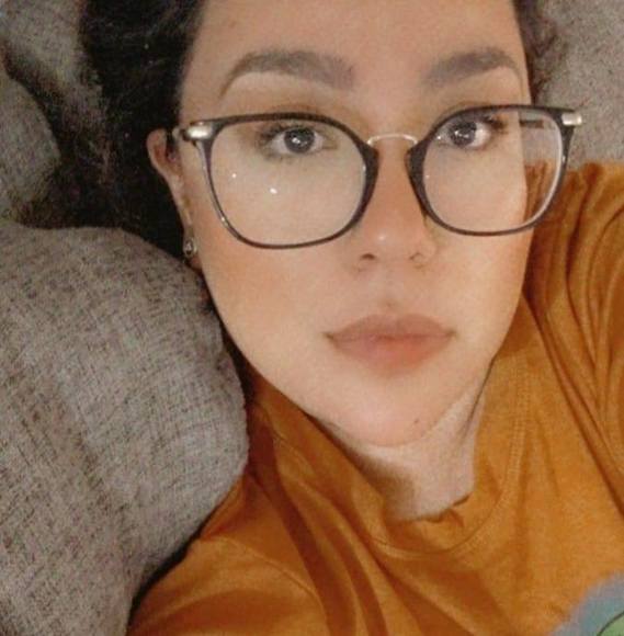 Profile Picture of Maria Melendez (@lulie_09) on Poshmark