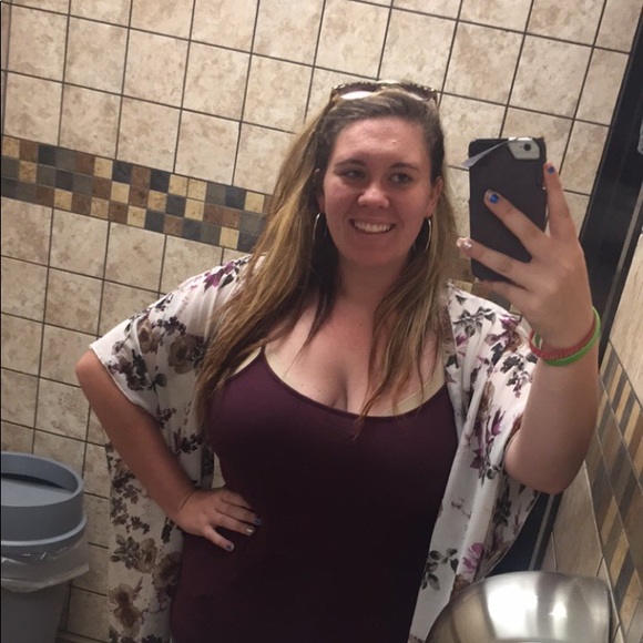 Profile Picture of Bailey Mccully (@baileynaenae97) on Poshmark