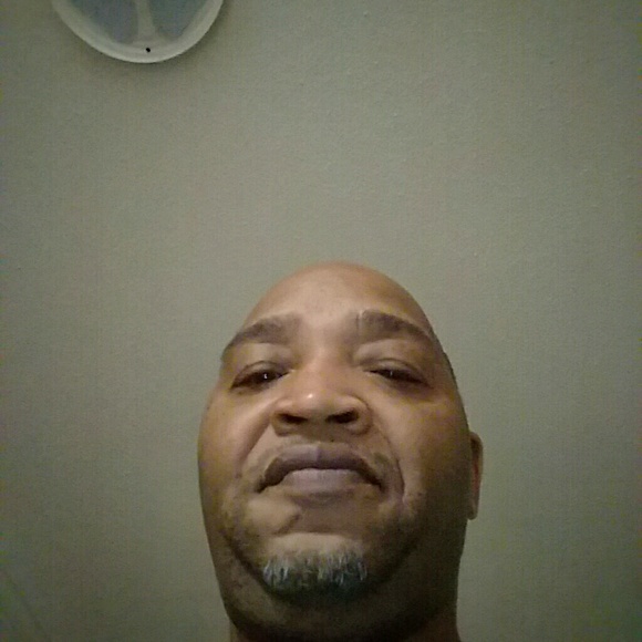 Profile Picture of Melvin Scott (@hunter112p3) on Poshmark