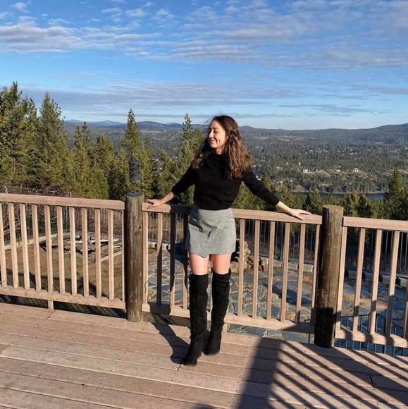 Profile Picture of Georgia Starkman (@geooorgiaaa16) on Poshmark