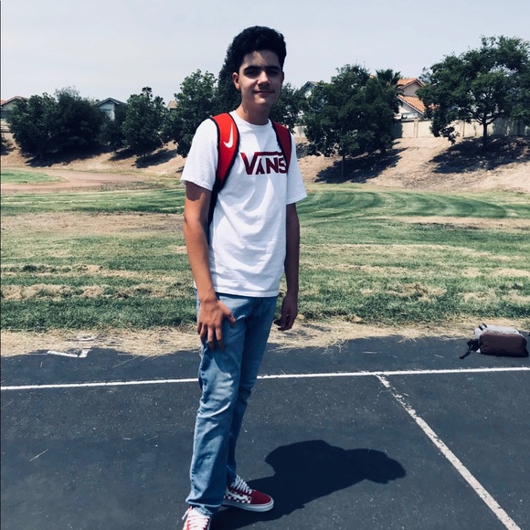 Profile Picture of Lucas Borges (@lucas_borges) on Poshmark