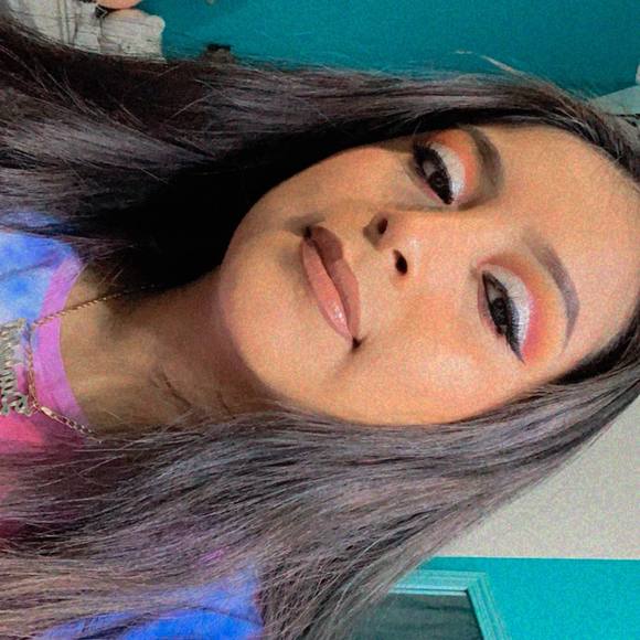 Profile Picture of Daniela Tomas (@danielatomas) on Poshmark