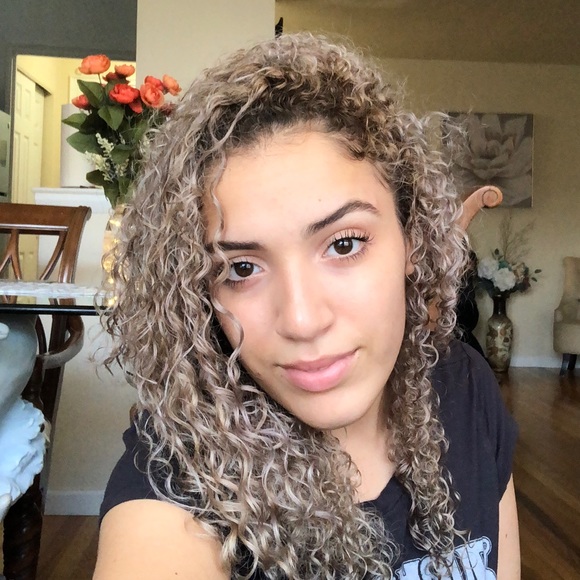 Profile Picture of Glenys Luna (@glc330) on Poshmark