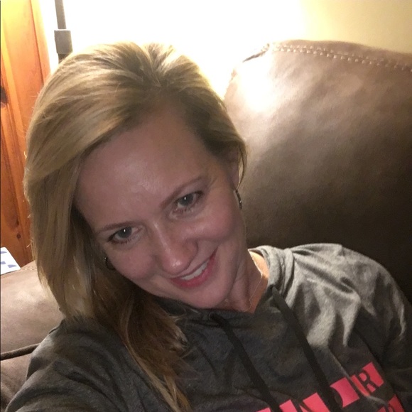 Profile Picture of Kathi Egbert (@kbe1206) on Poshmark