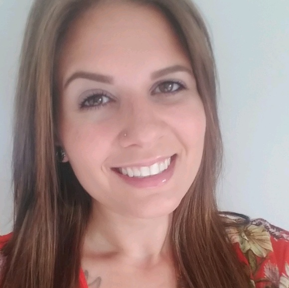 Profile Picture of Katie Norcross (@shinethrough) on Poshmark