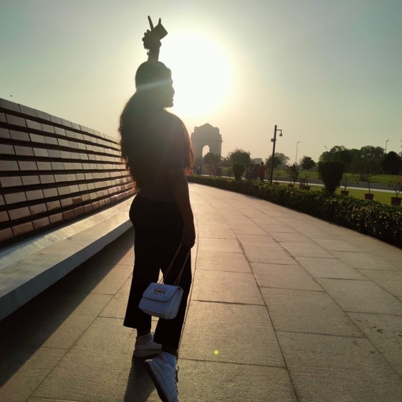 Profile Picture of Nida Siddiqui (@nidasiddiqui23) on Poshmark