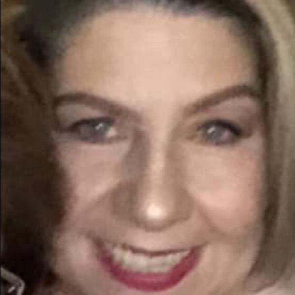 Profile Picture of Debbie Maffei (@debbiemaffei) on Poshmark