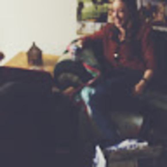 Profile Picture of Samantha Oyen (@oyensamantha) on Poshmark