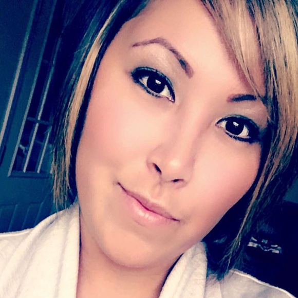 Profile Picture of Allison Rhyner (@rhyner81) on Poshmark