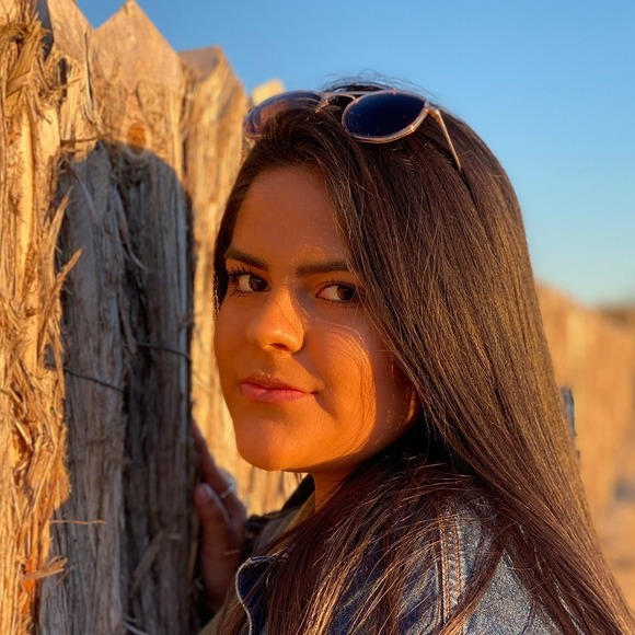 Profile Picture of Alexia Castaneda (@alexia0926) on Poshmark