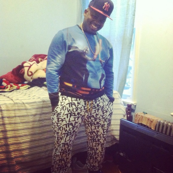 Profile Picture of Joshua Chambers (@joshiie_loon) on Poshmark