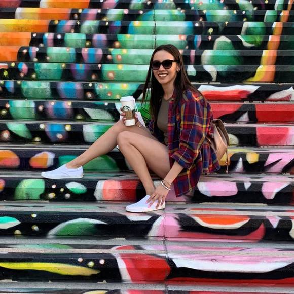 Profile Picture of Daniela Luna (@danielaluna929) on Poshmark