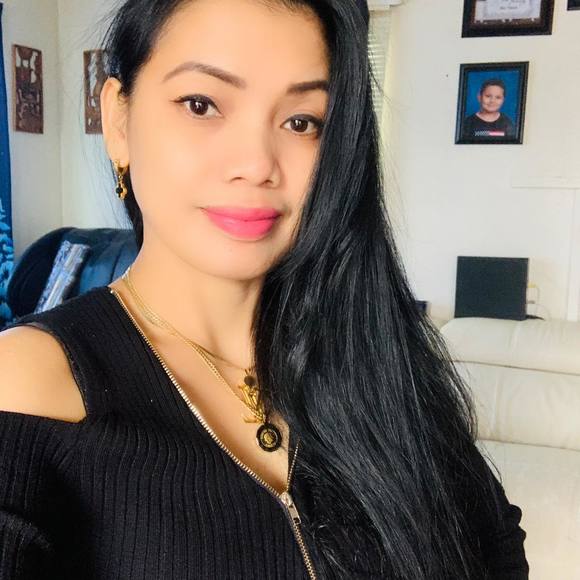 Profile Picture of Melinda Moussette (@aaronmhel) on Poshmark