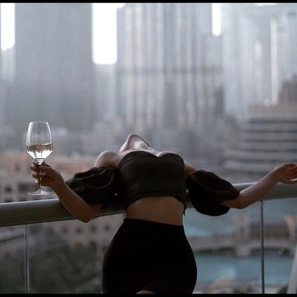 Profile Picture of Camille Hannant (@camille_hannant) on Poshmark