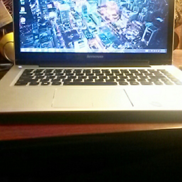 Profile Picture of Syd Lahart (@thecoolestcool) on Poshmark