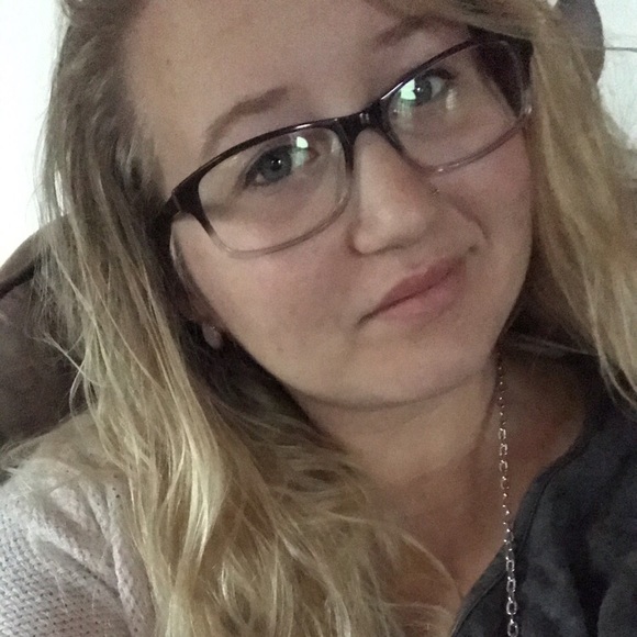 Profile Picture of Alexys Druckrey (@lex_druck) on Poshmark