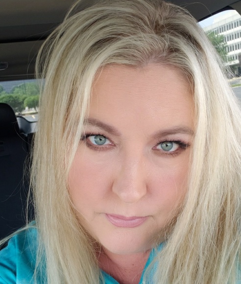 Profile Picture of Jaime Leineweber (@lovemyhandbags7) on Poshmark