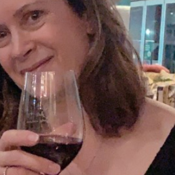 Profile Picture of Alison Annis-brown (@aliab2211) on Poshmark