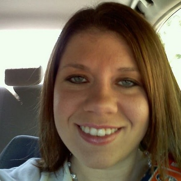 Profile Picture of Danielle Hackbarth (@danirib687) on Poshmark