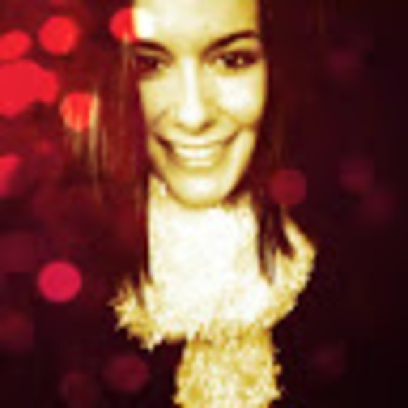 Profile Picture of Yanni Stasinakos (@yannistasinakos) on Poshmark