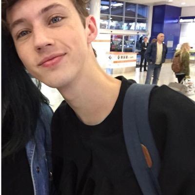 Profile Picture of Hanna (@NEIGHBHDSlVAN) on Twitter