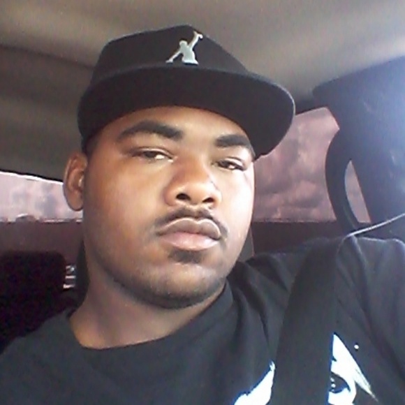 Profile Picture of Jerry James (@jerryjames25) on Poshmark