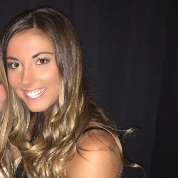 Profile Picture of Lacey Gotcher (@lacey_lufv) on Poshmark