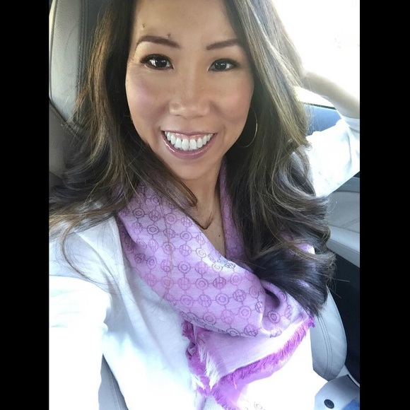 Profile Picture of Cindy Tsuei (@cindytsuei) on Poshmark