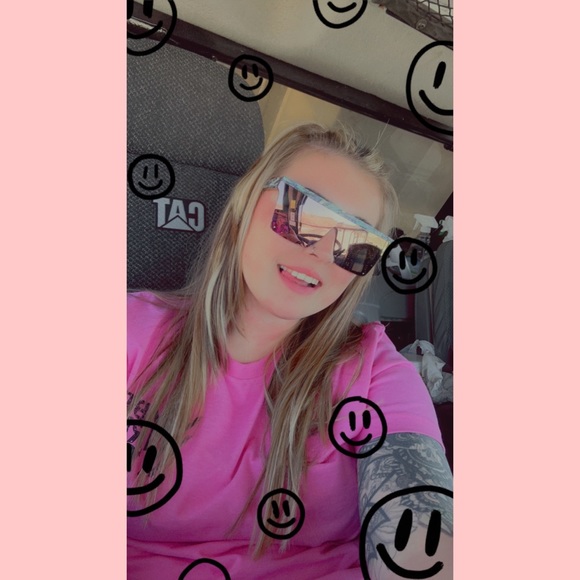 Profile Picture of Monique Vandal (@moniquevandal19) on Poshmark