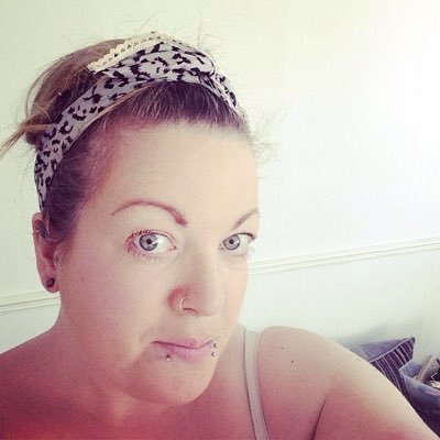 Profile Picture of Jane Smith (@pizer52) on Twitter