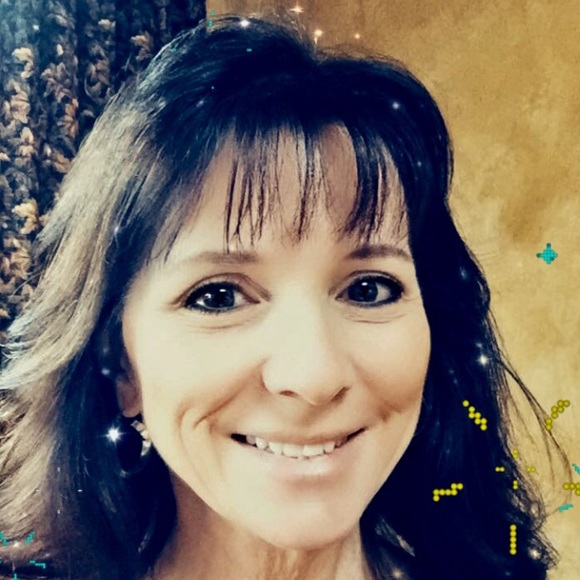 Profile Picture of Lisa Scala (@lisa_4487) on Poshmark