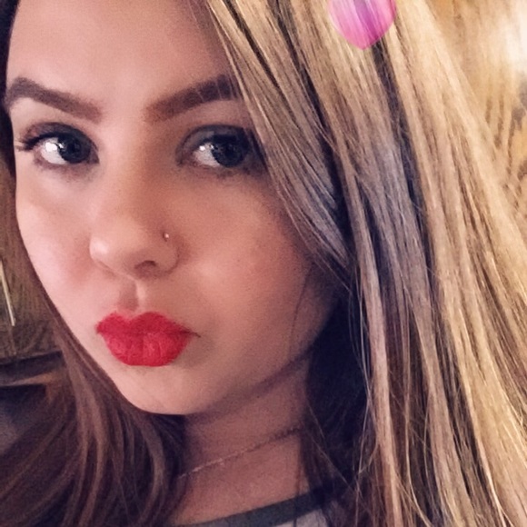 Profile Picture of Kayti Keymer (@kaytikeym) on Poshmark