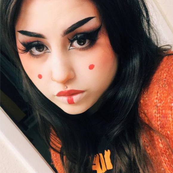 Profile Picture of Elliot Mineo (@elliotstrash) on Poshmark