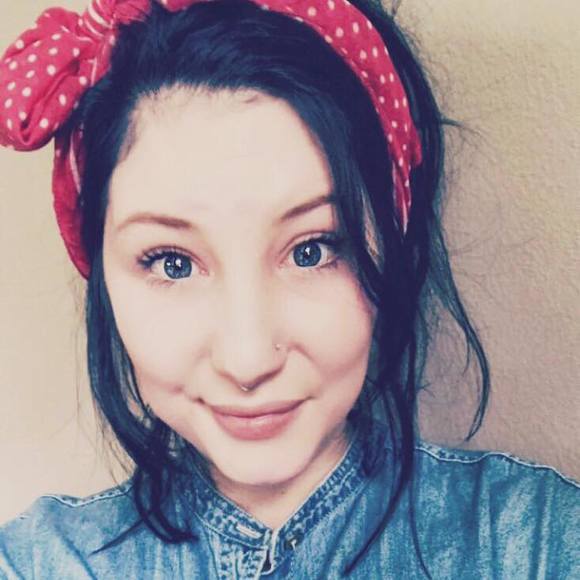 Profile Picture of Amanda Linkous (@alinkous2592) on Poshmark