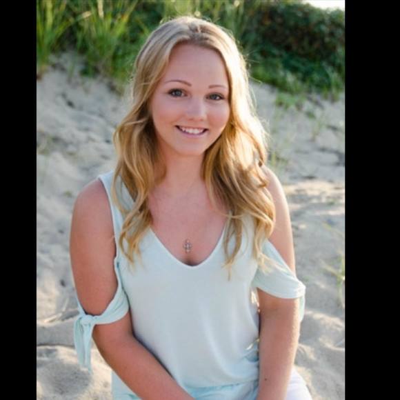 Profile Picture of Karalyn Prack (@karalynprack) on Poshmark