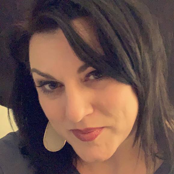 Profile Picture of Misty Cox (@mistylcox) on Poshmark