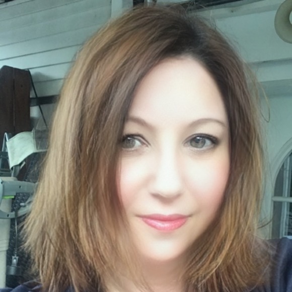 Profile Picture of Crystal Pajor (@cryssy6) on Poshmark