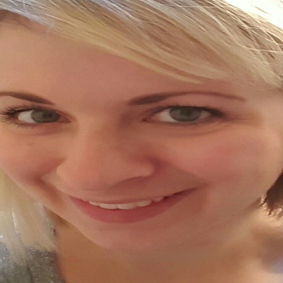 Profile Picture of Emily Stenlund (@ejsten3) on Poshmark