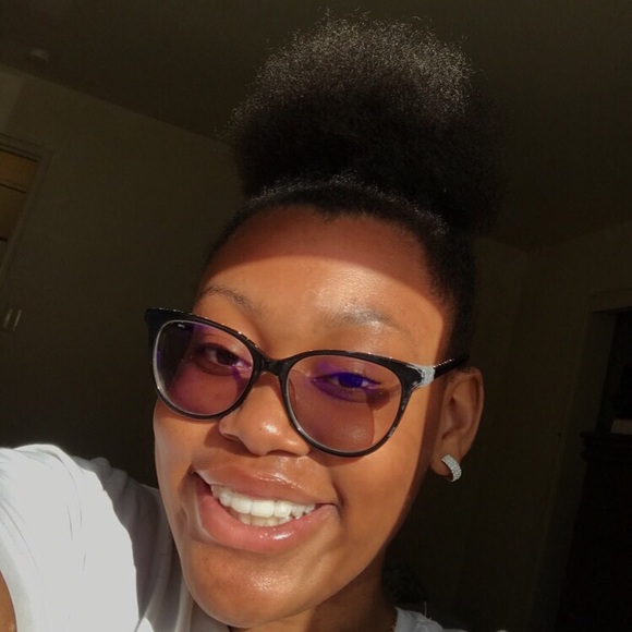 Krisnee Rousseau - Poshmark Profile Picture of Krisnee Rousseau (@thatkidkrisnee) on Poshmark