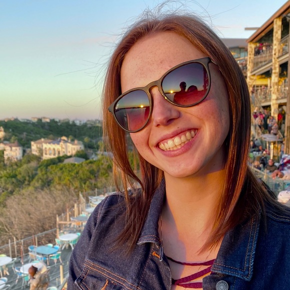 Profile Picture of Katelyn Burch (@kburch16) on Poshmark