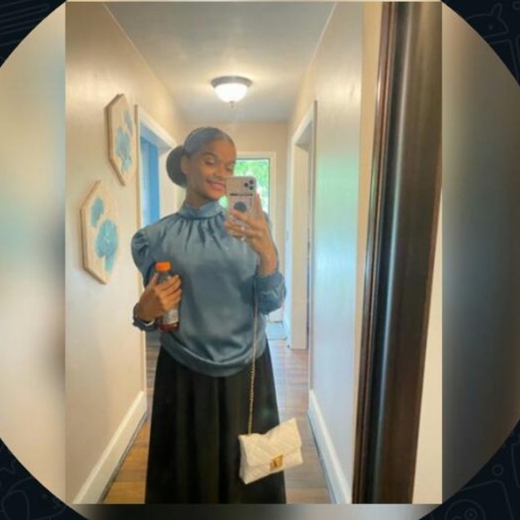 Profile Picture of Alexa Acosta (@alexaacosta29) on Poshmark