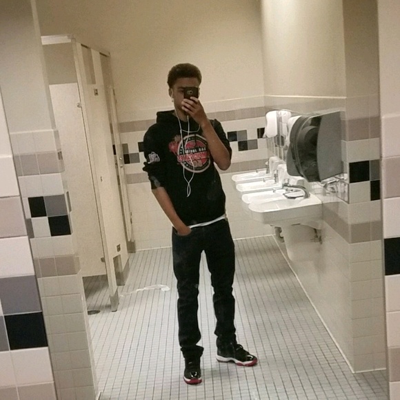 Profile Picture of Connor Carr (@curlyfry1028) on Poshmark