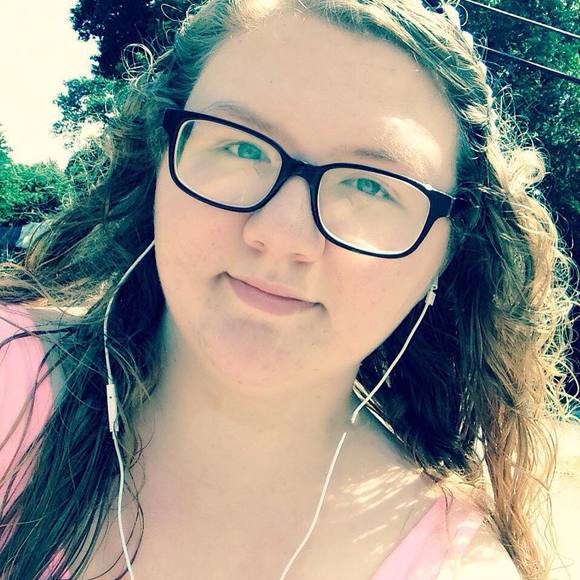 Profile Picture of Tori Boyd (@tlb_143) on Poshmark
